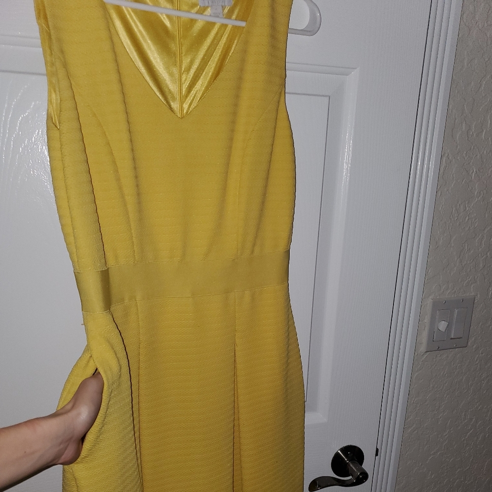 Yellow world dress - Picture 3 of 3